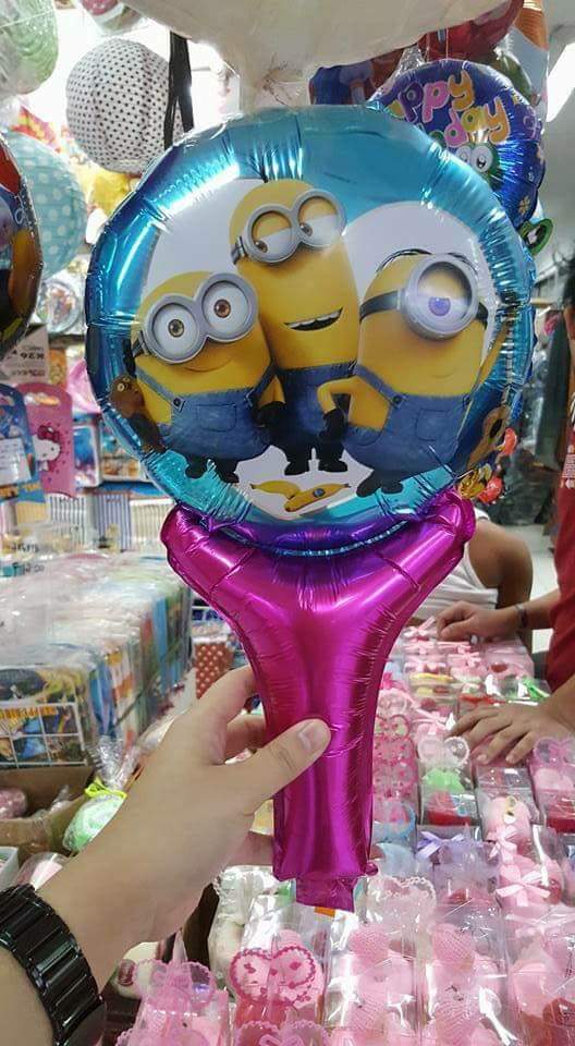 Pingpong foil balloon minions